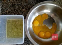 草莓彩绘蛋糕卷的做法图解3