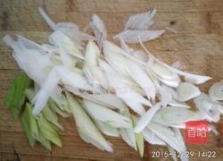 凉调胡萝卜丝的做法图解2