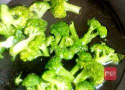 木耳西兰花的做法图解2