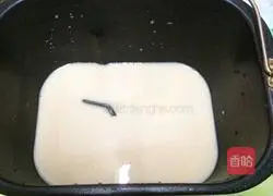 Illustration of how to make two-color flower rolls (Oreo flavor) 3