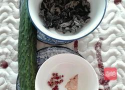 木耳炒黄瓜的做法图解1