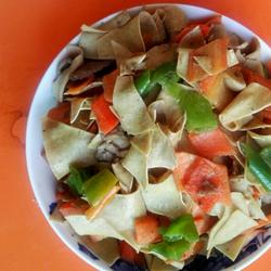 干豆腐炒葫萝卜片的做法[图]