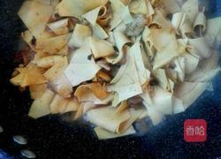 干豆腐炒葫萝卜片的做法图解2