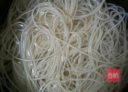 浓香鸡肉汤面的做法图解1