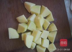 排骨炖土豆的做法图解1