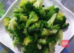 浇汁西兰花的做法图解2