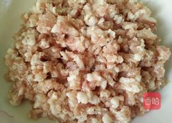 油炸肉丸的做法图解1