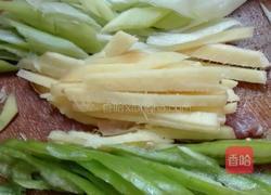 青椒炒芥菜丝的做法图解2