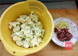 肉片炒菜花的做法图解1