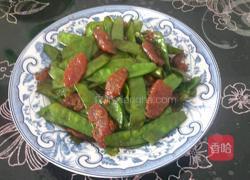 荷兰豆烧香肠的做法图解6