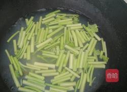 炝拌香芹素鸡的做法图解2