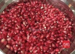 鲜榨石榴汁的做法图解3