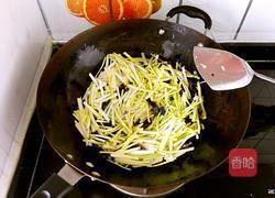 蒜黄木耳炒鸡蛋的做法图解5