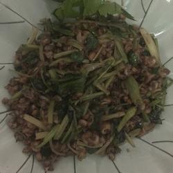 芹菜炒螺肉的做法[图]