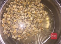 芹菜炒螺肉的做法图解1