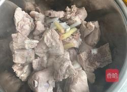 排骨炖豆角土豆的做法图解2