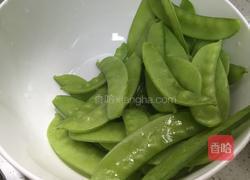 荷兰豆炒肉片的做法图解1