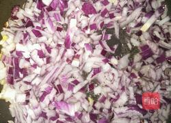 洋葱炒虾皮的做法图解3