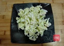 番茄炒菜花的做法图解1