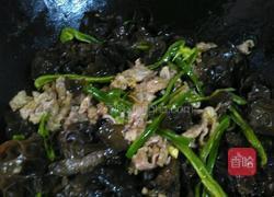 木耳炒肉的做法图解6