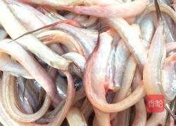 炒赖鱼的做法图解1