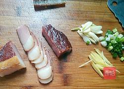 腊肉小炒西兰花的做法图解3