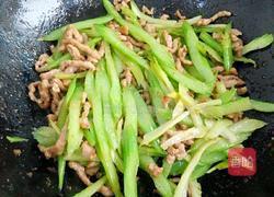 西芹炒肉丝的做法图解6