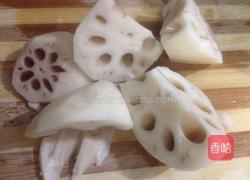 莲藕猪尾汤的做法图解3