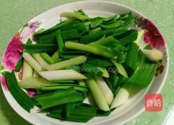 青蒜炒熏干的做法图解2