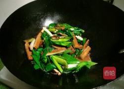 青蒜炒熏干的做法图解8