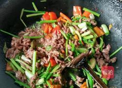 芹菜炒牛肉的做法图解4