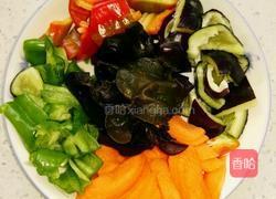 五彩缤纷回锅肉的做法图解1