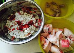 雪豆鱿鱼猪蹄汤的做法图解1