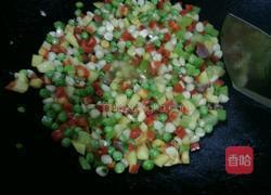 老干妈什锦蛋炒饭的做法图解5