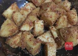 土豆粉蒸肉的做法图解2