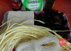 豆腐粉丝木耳蒜黄水饺的做法图解1