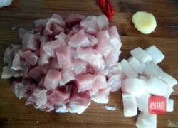 红烧肉炖鹌鹑蛋的做法图解2