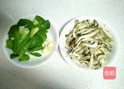 平菇炒小白菜的做法图解1