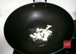 平菇炒小白菜的做法图解3