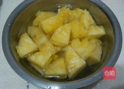 菠萝色拉酱草莓甜点的做法图解4