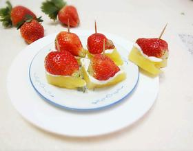 菠萝色拉酱草莓甜点[图]