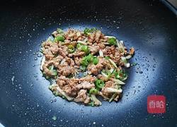 炝炒藕片的做法图解7