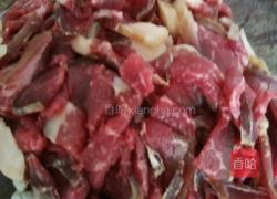 姜干辣椒炒牛肉的做法图解2