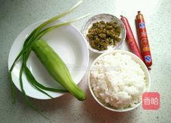 黄瓜火腿炒饭的做法图解1