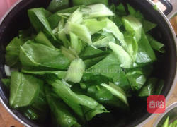 带汤厚合炒荞头的做法图解1
