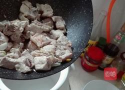 胡萝卜玉米排骨砂锅的做法图解9