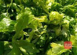 芹菜猪肉馅水饺的做法图解1