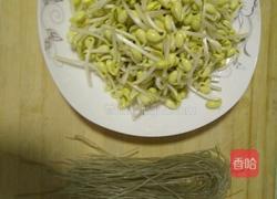 黄豆芽焖粉条的做法图解1