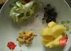 蘑菇小炒肉的做法图解2