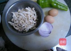 白玉菇青椒炒鸡蛋的做法图解1